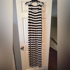 Women’s Size XL Maxi Dress with pockets.
